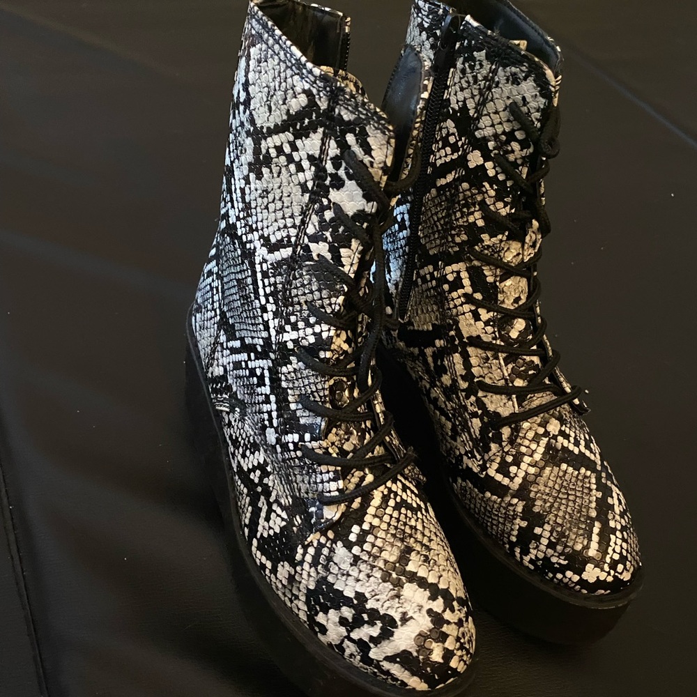 Platform boots - Picture 3 of 3
